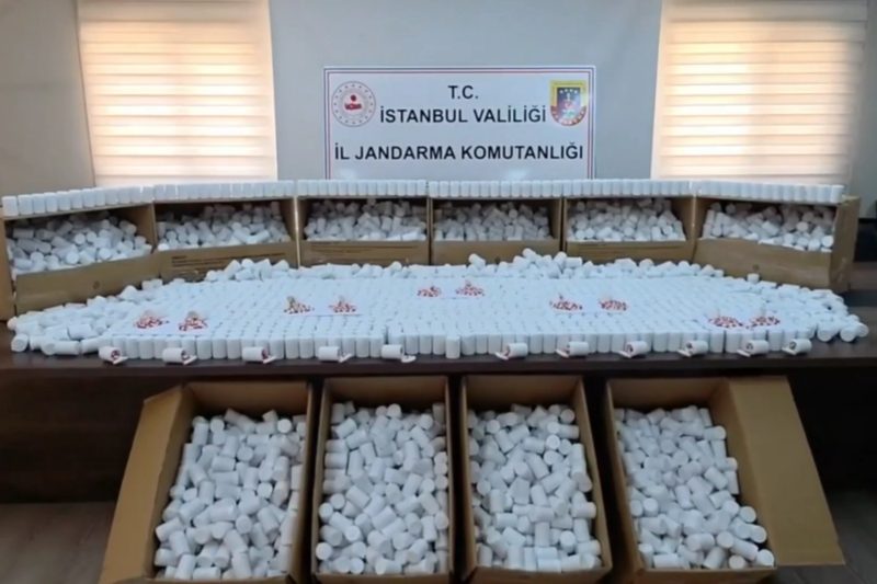 İstanbul'da Uyuşturucu Operasyonu: 257 Bin 850 Hap Ele Geçirildi, 2 Kişi Tutuklandı