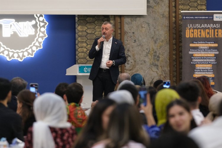 Kocaeli’de uluslararası öğrencilere seslendi: Tahir amcanız ihtiyacınınızda yanınızda