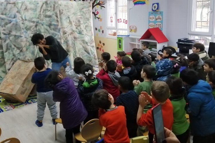 Hataylı minikler ‘Karınca Kararınca’ öğrenerek eğleniyor