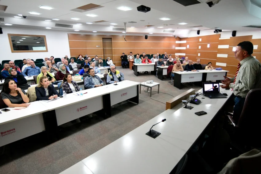 İzmir Bornova’da ‘Ana Arı Yetiştiriciliği’ eğitimi