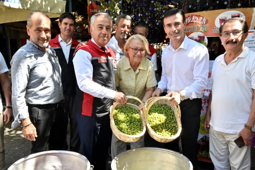 İzmir’in benzersiz lezzeti: Bademli Koruk Şerbeti
