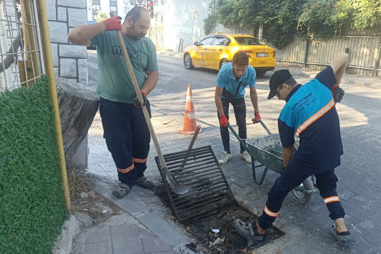 Manisa Yunusemre’de taşkınlara karşı ızgara temizliği