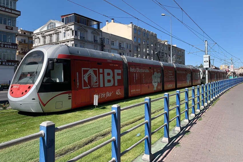 Kayseri Büyükşehir’den milli maça özel tramvay hizmeti