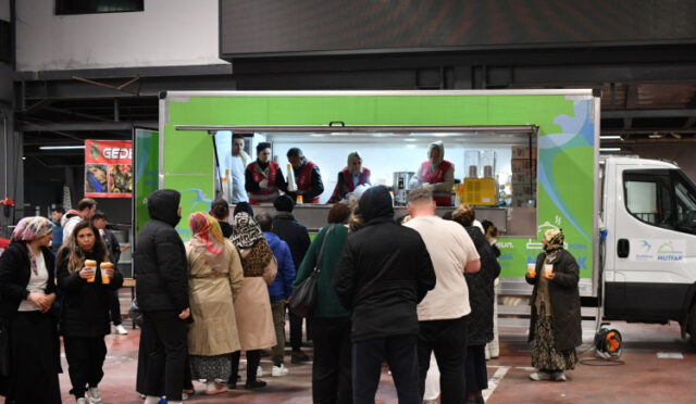 beylikduzu-belediyesi-depremin-ilk-anindan-itibaren-vatandaslarin-yanind-1-1745498255-157-x750