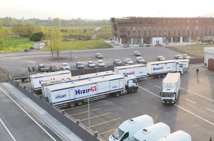 Kocaeli Büyükşehir’in Afet Tırı, İstanbulluların yanında