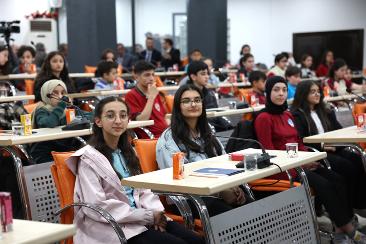 Sivas Belediye Meclisi’nde öğrencilerle özel oturum