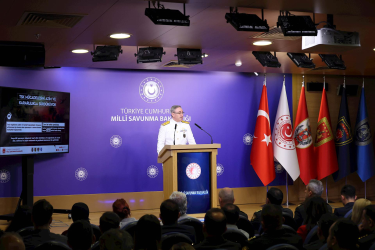 TSK operasyonları hız kesmiyor… 4 PKK’lı terörist teslim oldu!