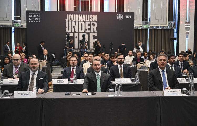 Fahrettin Altun: Hakikat odaklı habercilikte iş birliği şart