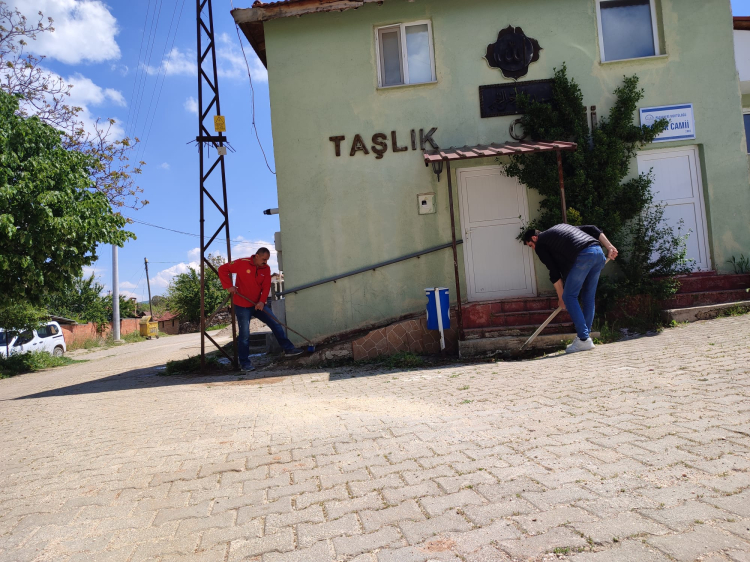 Bilecik’te mahalleli el ele verdi, cami baştan sona yenilendi