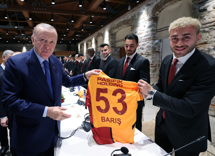 Cumhurbaşkanı Erdoğan, Süper Lig Şampiyonu Galatasaray’ı ağırladı