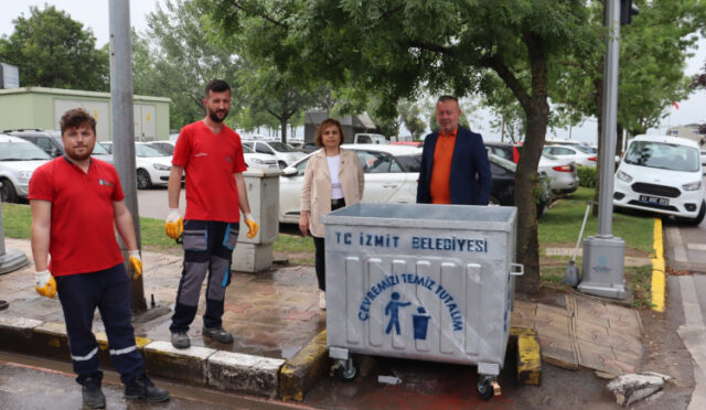 izmit-belediyesi-salim-dervisoglu-caddesi-ndeki-cop-konteynerlerini-yeniledi-6-1748270344-419-x750