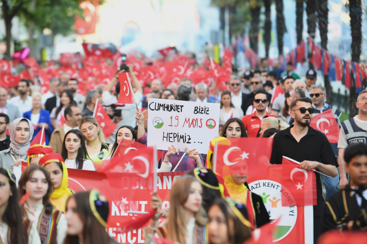 Bursa Osmangazi’de omuz omuza 19 Mayıs yürüyüşü