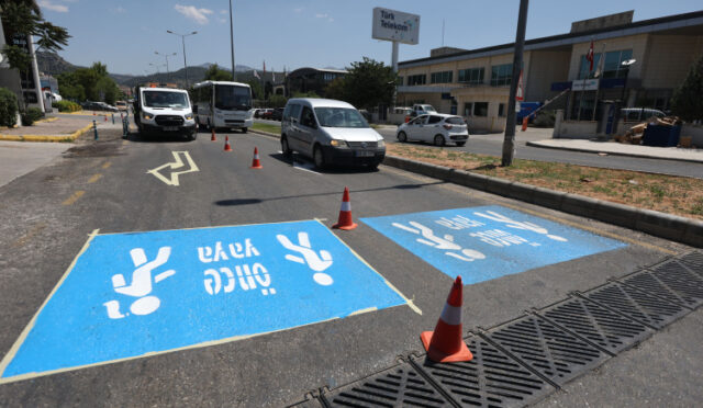 buyuksehir-13-ilcede-guvenli-trafik-icin-yollari-tek-tek-ciziyor-10-1750929772-556-x750