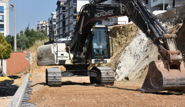 gemlik-te-yol-acma-calismalari-hiz-kesmeden-suruyor-5-1750250651-5-x750