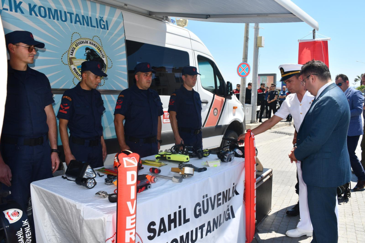 Mudanya’da Sahil Güvenlik’ten denizlere nefes aldıran temizlik