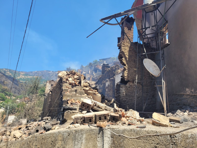 4 ildeki yangınlarda 87 bağımsız birim ağır hasar gördü