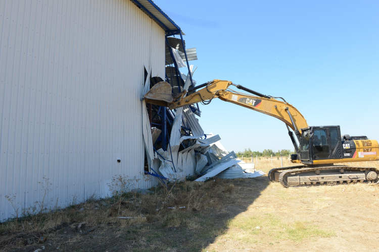 Bursa Nilüfer’de Akçalar’da 2 kaçak yapı yıkıldı