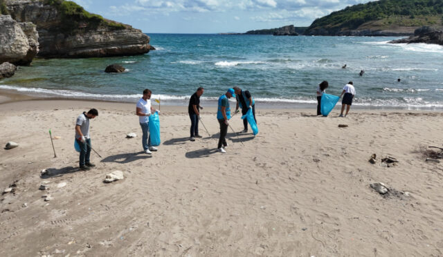 deniz-ve-kiyi-temizliginde-durmak-yok-4-buyuk-1756470909-299-x750