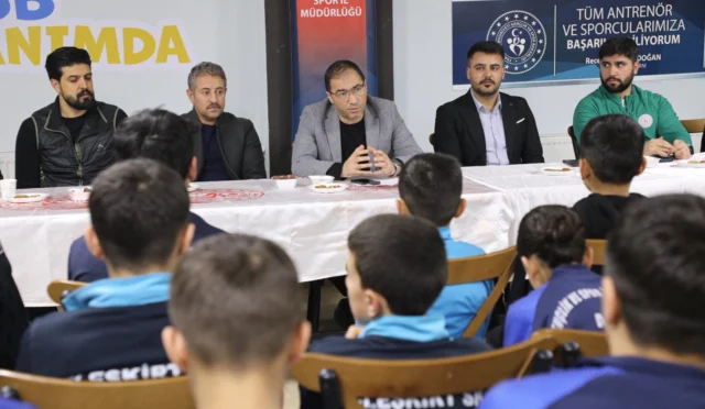 Ağrı Sporcu Eğitim Merkezi'nde genç sporcularla iftar programı