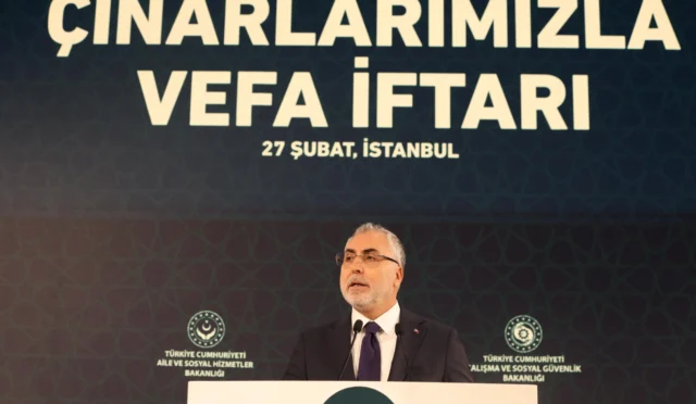 Çalışma ve Sosyal Güvenlik Bakanı Vedat Işıkhan, emeklilere yönelik yeni refah adımlarını duyuruyor.