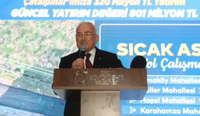 Ordu Büyükşehir Belediye Başkanı Mehmet Hilmi Güler, Çatalpınar'daki iftar programında vatandaşlarla bir arada.