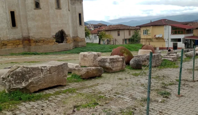 Bilecik Osmaneli'de bulunan 1800 yıllık Bizans dönemine ait pişmiş toprak küpler