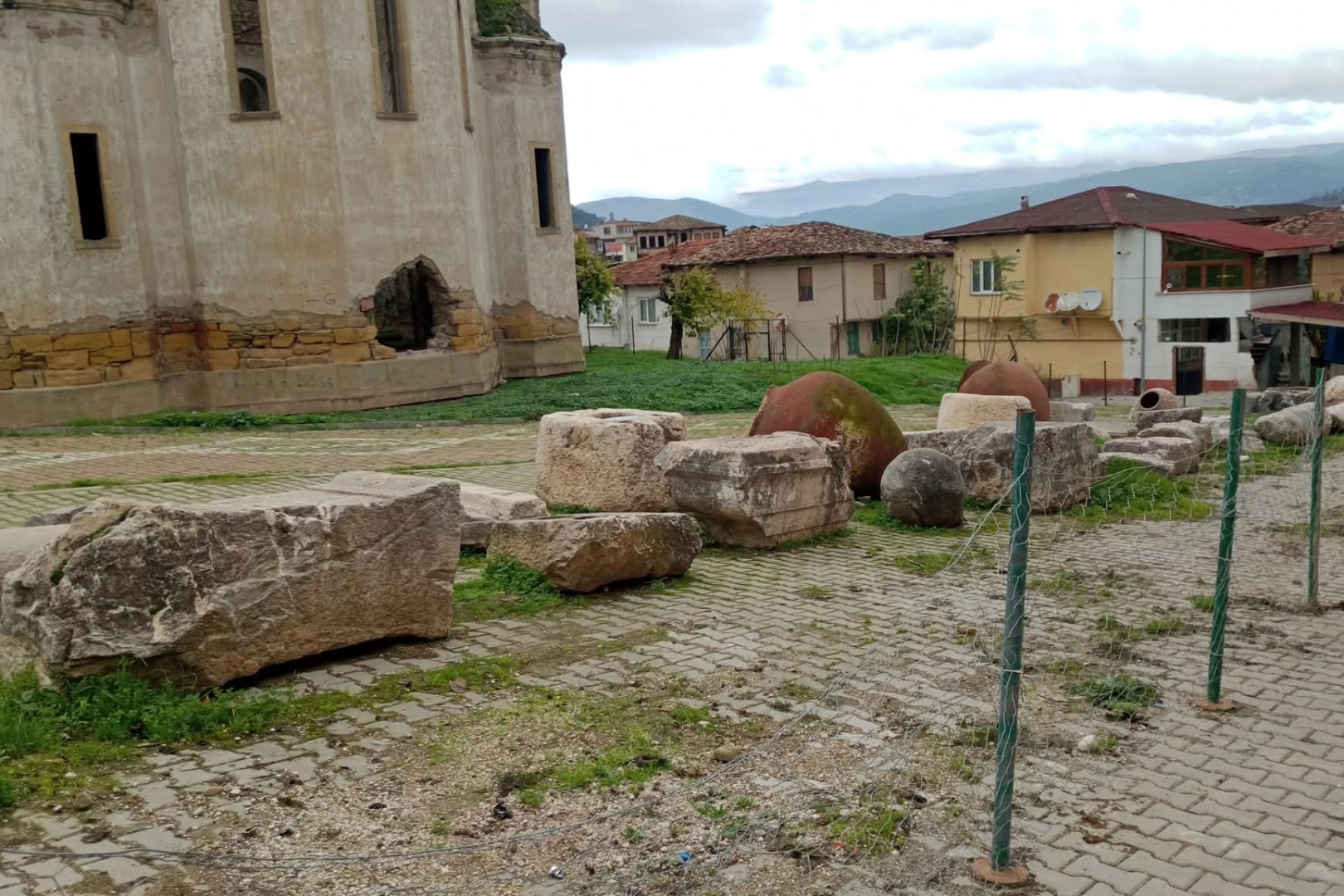 Bilecik’te 1800 Yıllık Tarihi Küpler Bulundu: Bizans Dönemine Işık Tutuyor