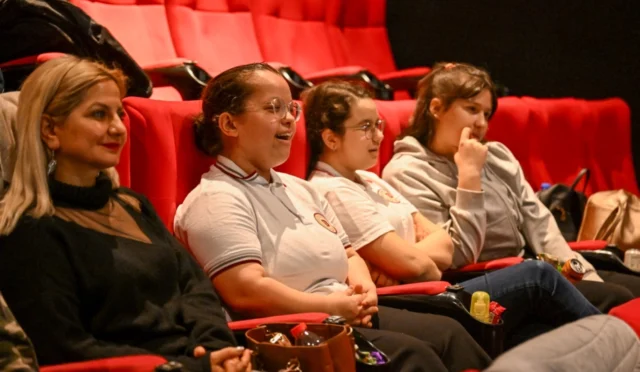 bornova-belediyesi-ozel-cocuklara-sinema-etkinligi-1