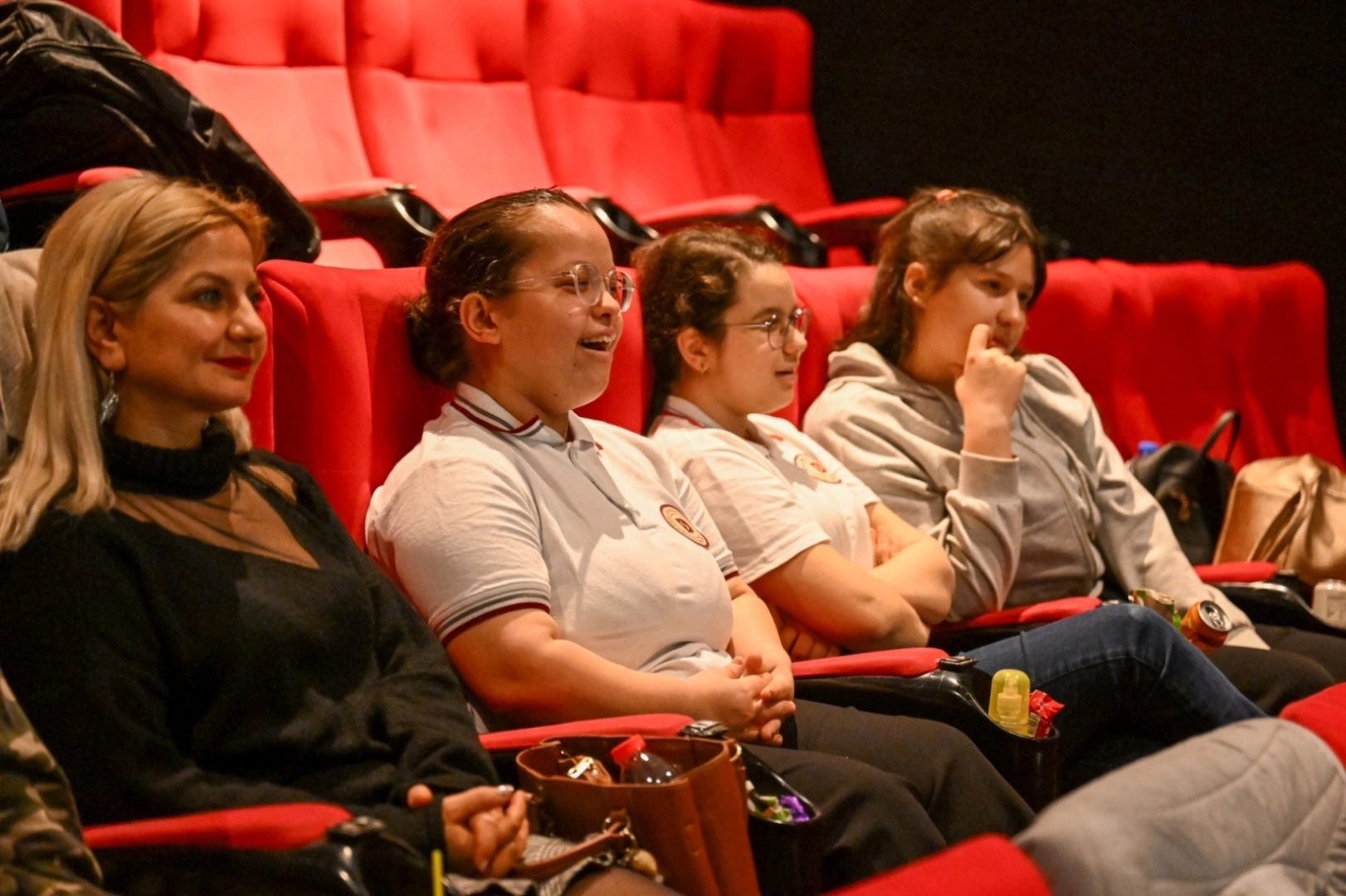 Bornova Belediyesi’nden Özel Çocuklara Unutulmaz Sinema Keyfi: Sünger Bob Rüzgarı Esti