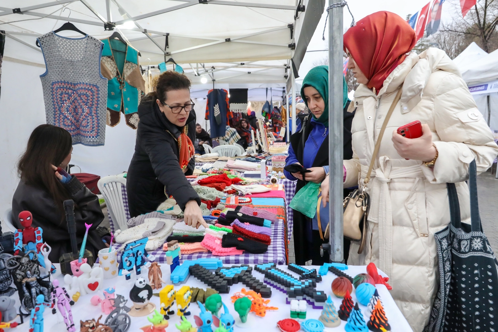 Bursa Büyükşehir Belediyesi’nin ‘Meydan Kadınların’ Dayanışma Pazarı Ramazan Ayında Yoğun İlgi Gördü