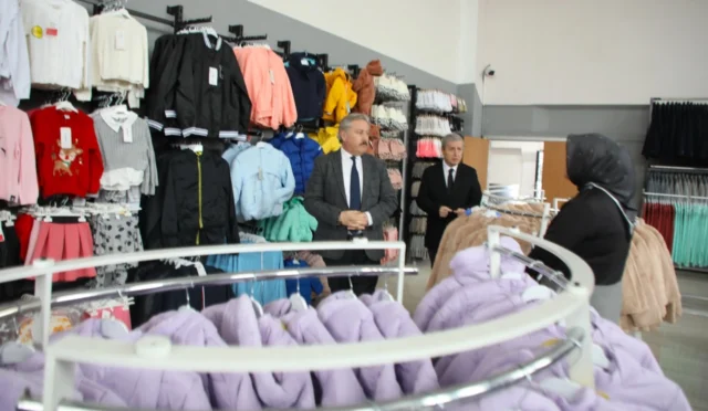 Melikgazi Belediyesi MELKEV'de ihtiyaç sahiplerine giyim desteği veriyor