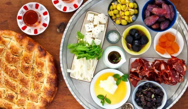 Diyet uzmanı Esra Meltem Karahan, Ramazan'da sahurun önemini vurguluyor.