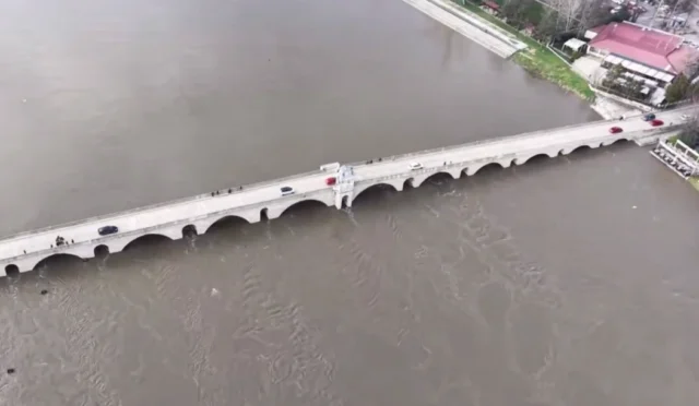 edirne-tunca-koprusu-taskin-nedeniyle-kapatildi-1