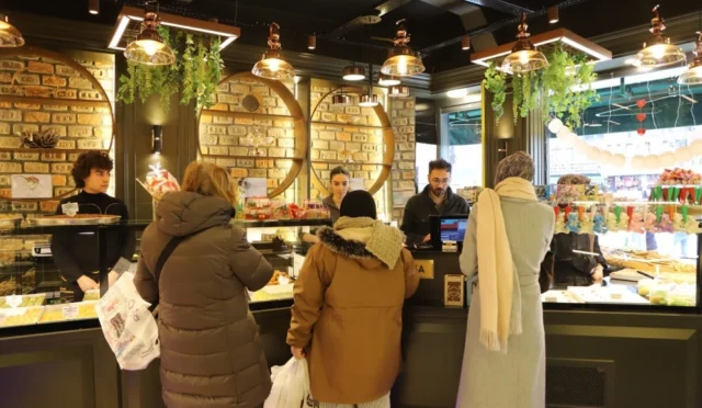 Eskişehir'de her ayın 26'sında geçerli olacak indirim kampanyasını duyuran afişler