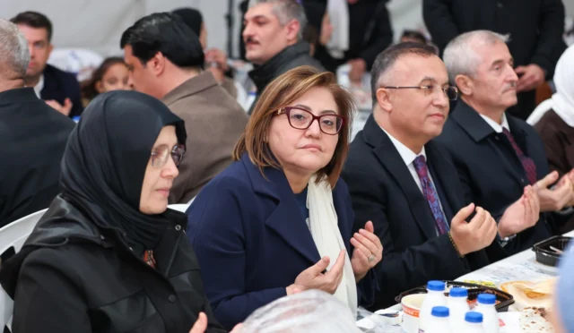 Gaziantep ve Halep halkının birlikte kurduğu 10 bin kişilik iftar sofrası