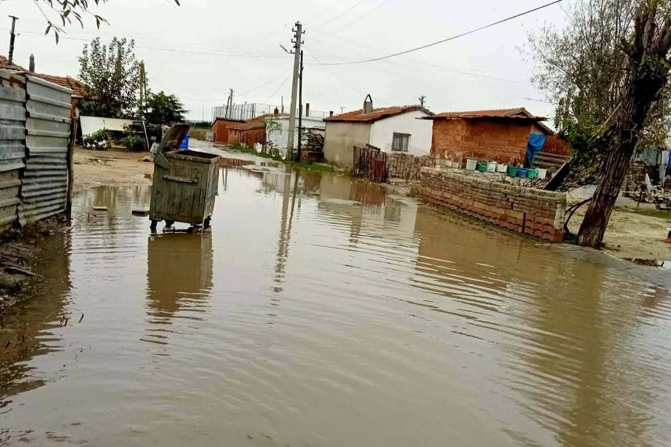 İpsala Köprü Mahallesi’nde 30 Yıllık Sel Dramı: Vatandaşlar Kalıcı Altyapı Çözümü Bekliyor