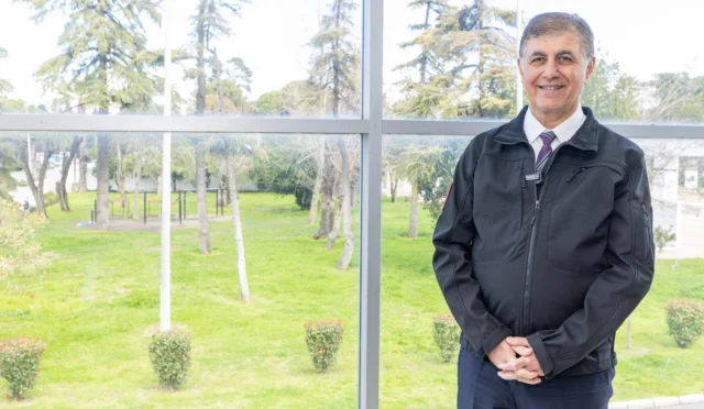 İzmir Kültürpark'ta inşa edilen yeni kütüphanenin dış görünümü