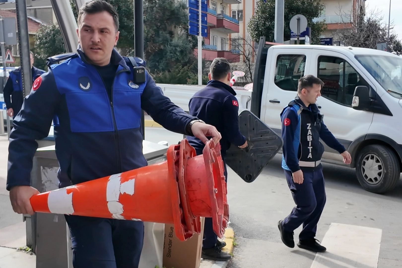 Kocaeli Çayırova’da Zabıta Harekete Geçti: Kaldırım İşgallerine Geçit Yok!