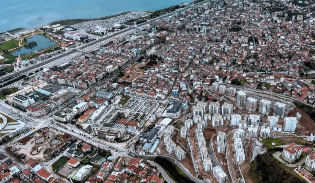 Kocaeli'de kentsel dönüşüm projesi kapsamında İzmit'in Veliahmet ve Hacıhızır mahallelerinde çalışmalar başlatıldı.