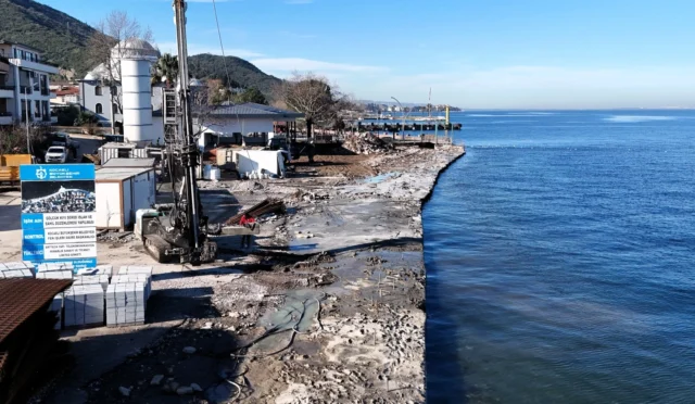 Kocaeli Ulaşlı sahilinde inşa edilen dalga kırıcı seti
