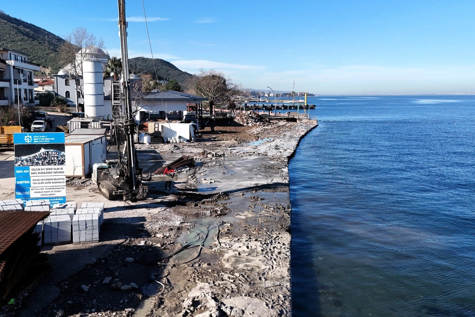 Kocaeli’de Ulaşlı Sahili Dalga Kırıcıyla Güçleniyor: Deniz Taşkınlarına Karşı Kalkan Oluşturuluyor