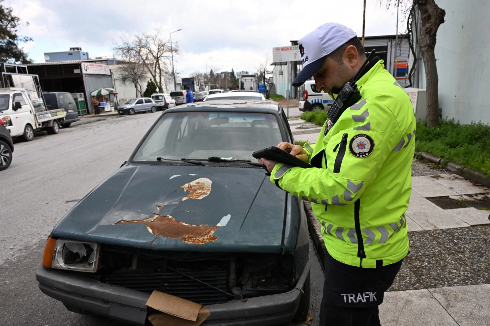 Manisa’da Çirkin Görüntüye Son: Hurda Araçlar Temizleniyor