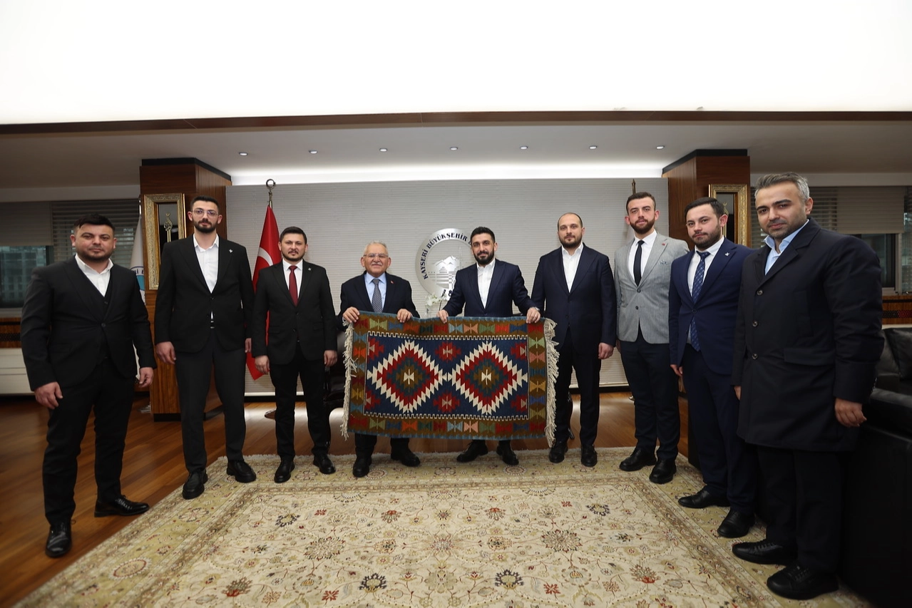 Memduh Büyükkılıç’tan TÜGVA Heyetine Sıcak Karşılama: Gençlik Projeleri Masaya Yatırıldı