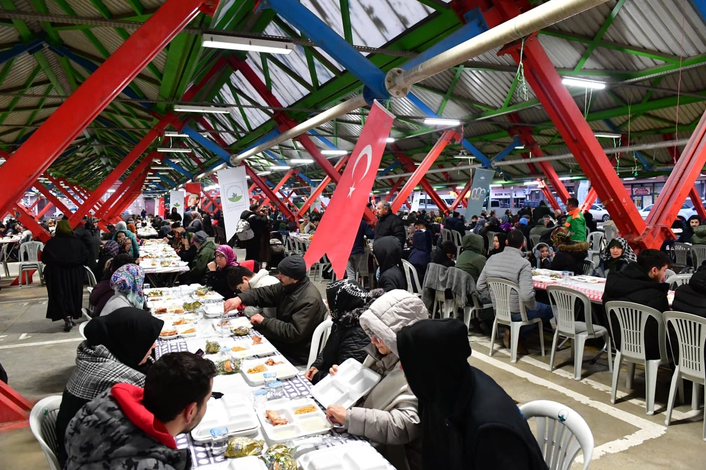 Osmangazi Belediyesi Soğanlı’da Gönül Sofrası Kurdu: Ramazan Bereketi Mahallede Yaşatıldı