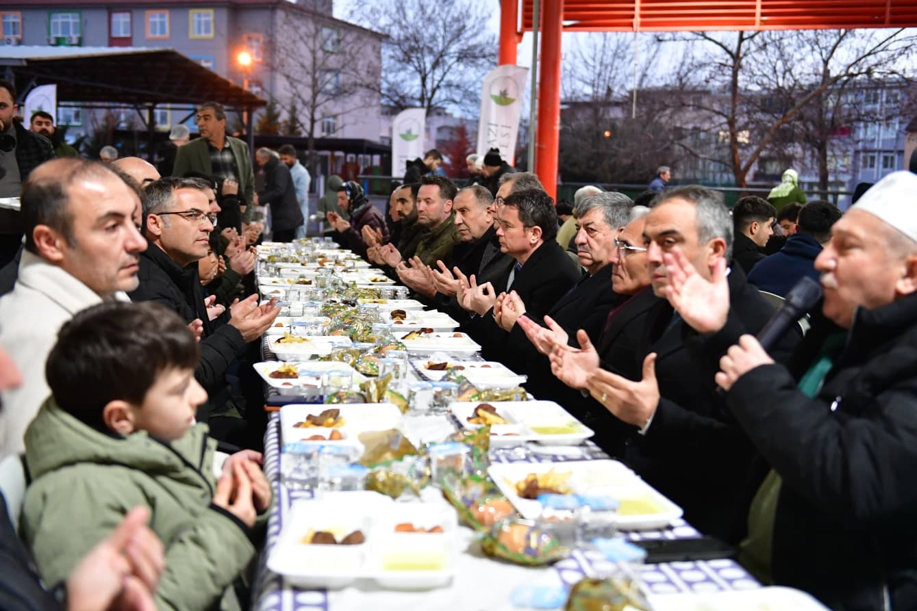 Osmangazi’de Ramazan Bereketi: Panayır Mahallesi’nde Gönül Sofrası Kardeşliği Güçlendirdi