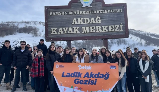 Samsun Petek Genç projesi kapsamında Akdağ Kayak Merkezi'nde kayak yapan gençler