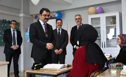 MEB Din Öğretimi Genel Müdürü Dr. Ahmet İşleyen'in Sakarya'daki imam hatip okulu ziyaretinden bir kare