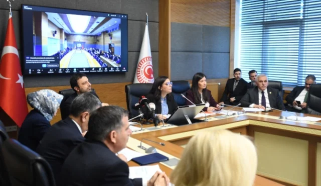 TBMM komisyonunda suça sürüklenen çocuklar ve adalet sistemi üzerine yapılan toplantıdan bir görünüm.