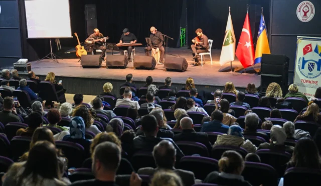 İzmir'de Bosna Hersek Bağımsızlık Günü kutlaması kapsamında düzenlenen iftar programından bir kesit
