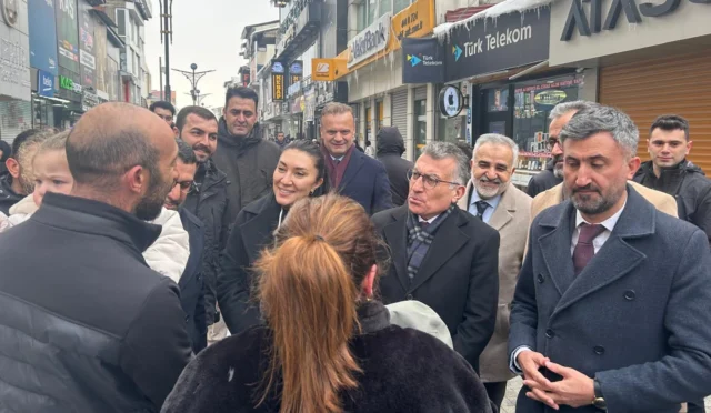 Abdullah Gülser, Ağrı'da teşkilat mensupları ve vatandaşlarla buluştu.